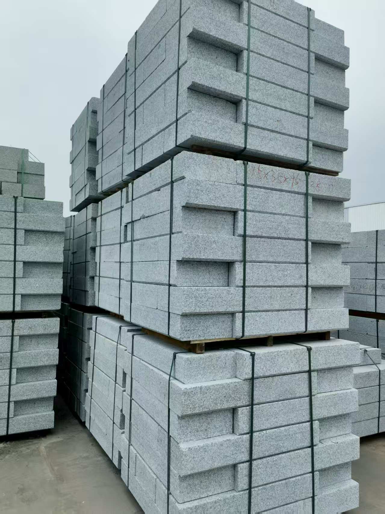 漯河 路沿石，板板正正的路沿石