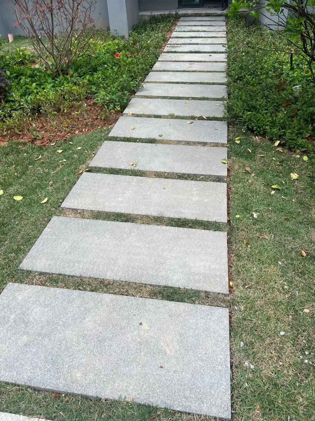 漯河 芝麻黑小区踏步、汀步石铺装效果