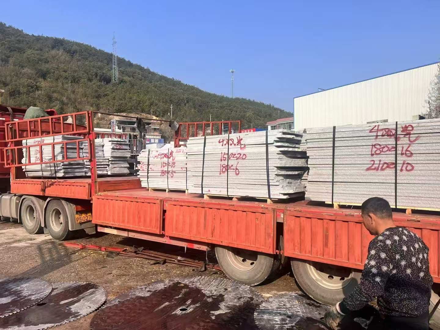 漯河 芝麻灰花岗岩光面毛板出货日常