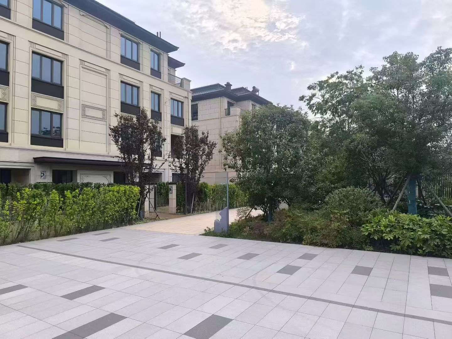 漯河 芝麻白与芝麻白搭配铺装，尺寸1200*600